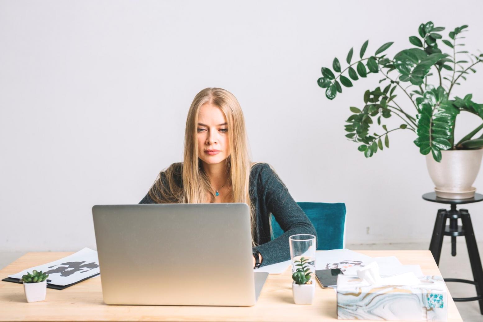 Sesión de planificación financiera en equipo